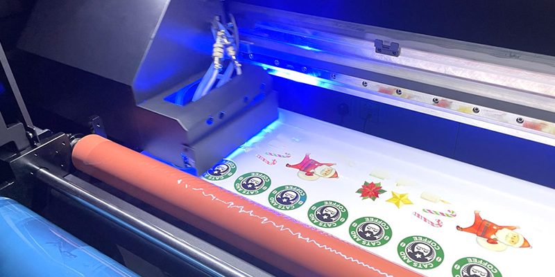 مرکز خدمات چاپ و هدایای سازمانی آکام